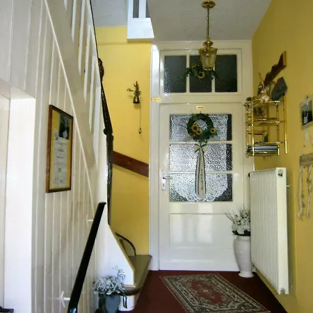 Pension Central 招待所 巴特施泰本